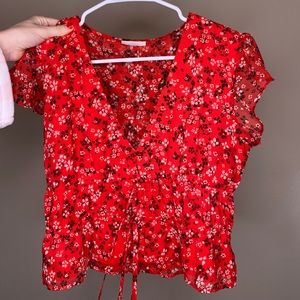 Sellin Women’s cropped super cute Tee!!